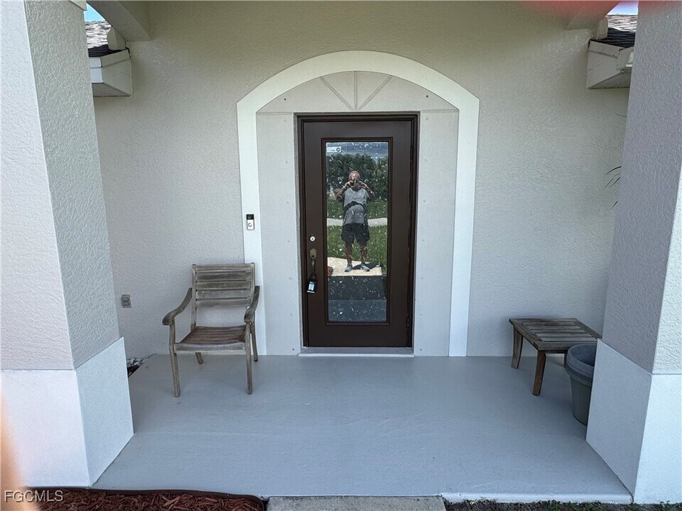 3716 SW 15th Pl in Cape Coral, FL - Building Photo