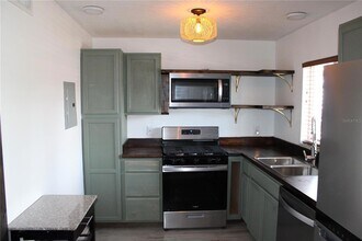 1100 Martinique Dr, Unit 203 in Winter Haven, FL - Building Photo - Building Photo