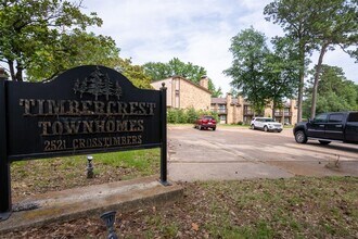 2521 Crosstimbers St in Huntsville, TX - Building Photo - Building Photo