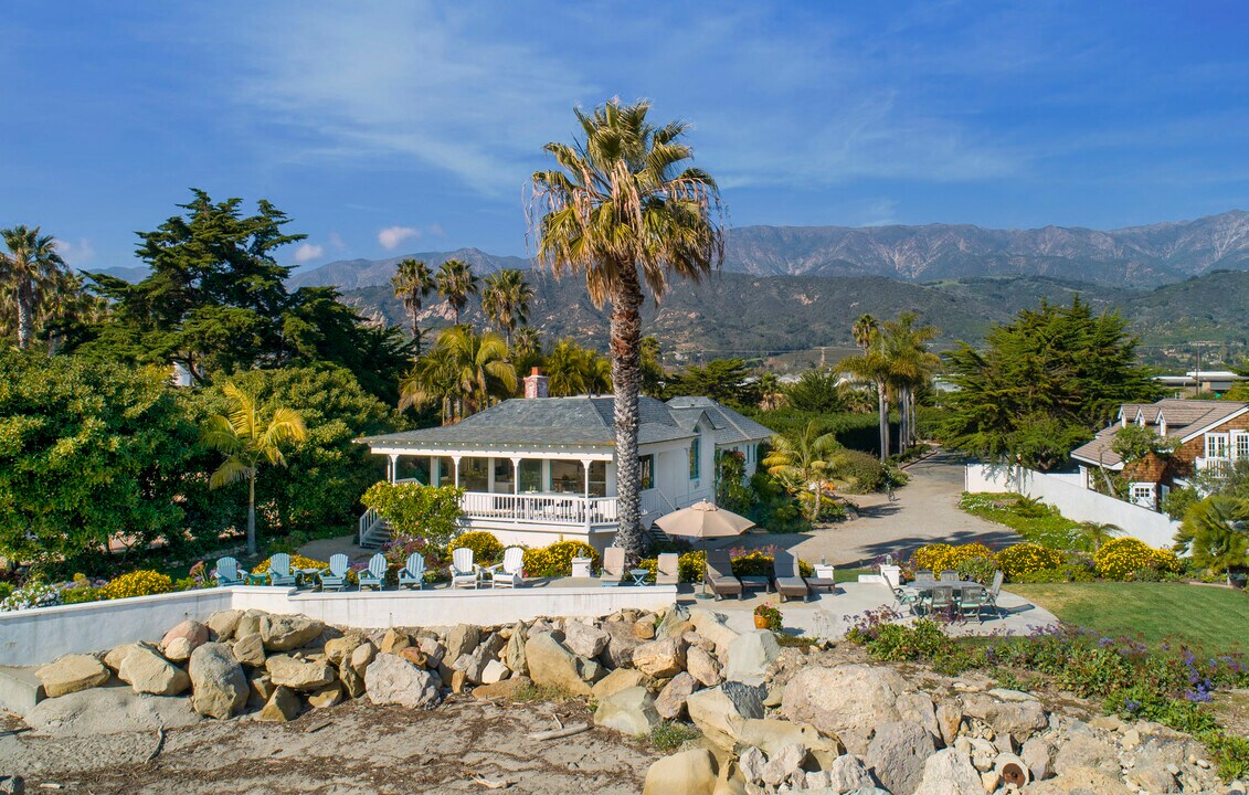 867 Sand Point Rd in Carpinteria, CA - Building Photo