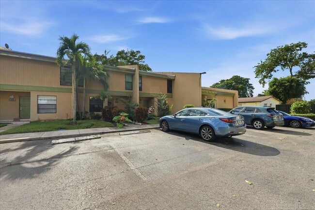 9240 NW 14th St in Pembroke Pines, FL - Building Photo - Building Photo