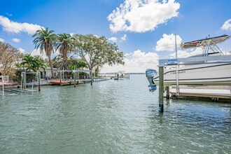 14827 N Bayshore Dr in Madeira Beach, FL - Building Photo - Building Photo