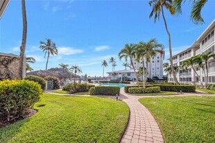 2800 Gulf Shore Blvd N in Naples, FL - Building Photo