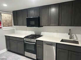 2 Beech Spring Dr in Summit, NJ - Building Photo