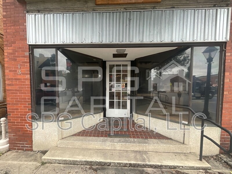 13 W King St in Shippensburg, PA - Building Photo