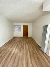 12414 Dunrobin Ave, Unit 4 in Downey, CA - Building Photo - Building Photo