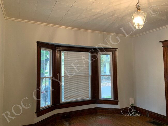 1079 Monroe Ave in Rochester, NY - Building Photo - Building Photo