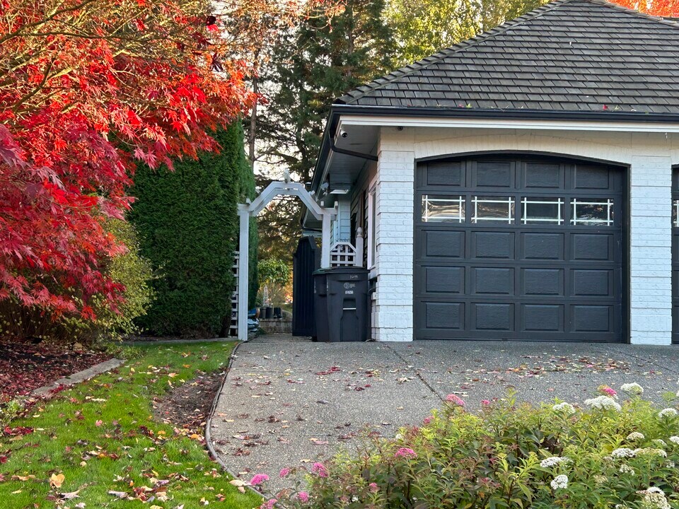 16077 Morgan Creek Cres in Surrey, BC - Building Photo