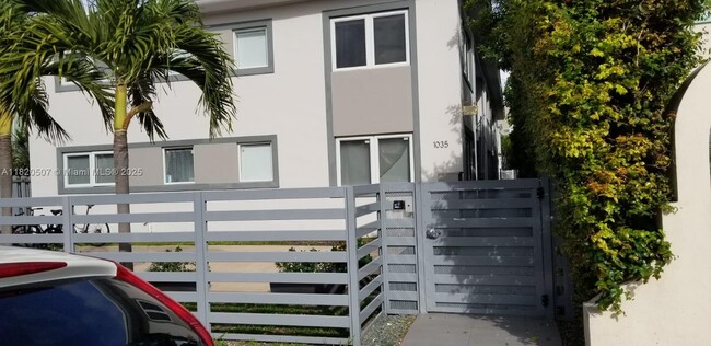 1035 Euclid Ave in Miami Beach, FL - Building Photo - Building Photo