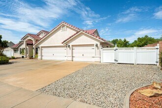 565 N Moonglow Pl in Saint George, UT - Building Photo - Building Photo