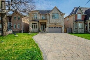 369 Hollywood Ave in Toronto, ON - Building Photo