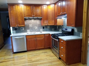 196 Bristol St, Unit Downstairs in Canandaigua, NY - Foto de edificio - Building Photo