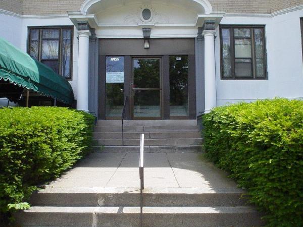 1247 Beacon St, Unit Beacon st. in Brookline, MA - Building Photo