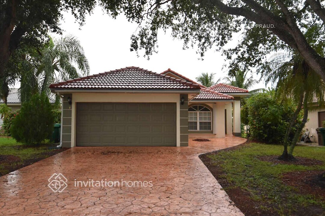 12615 SW 7th Pl in Davie, FL - Building Photo