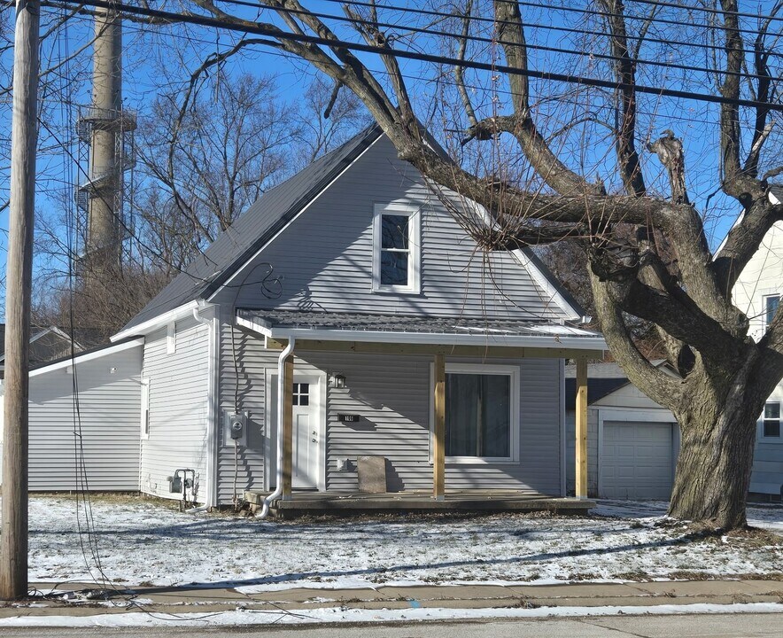106 Columbus Rd in Mount Vernon, OH - Building Photo