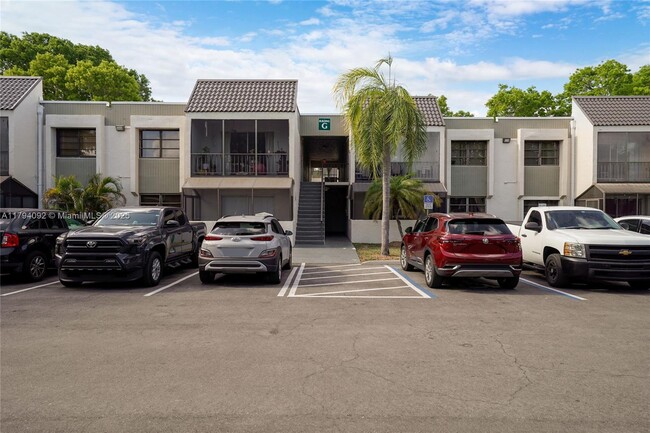 7913 SW 104th St in Miami, FL - Building Photo - Building Photo