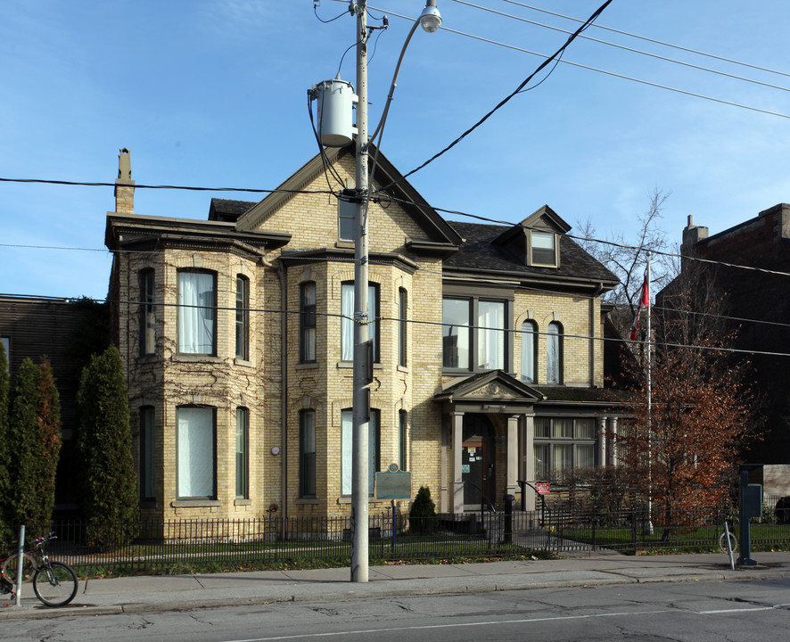 Robertson House in Toronto, ON - Building Photo