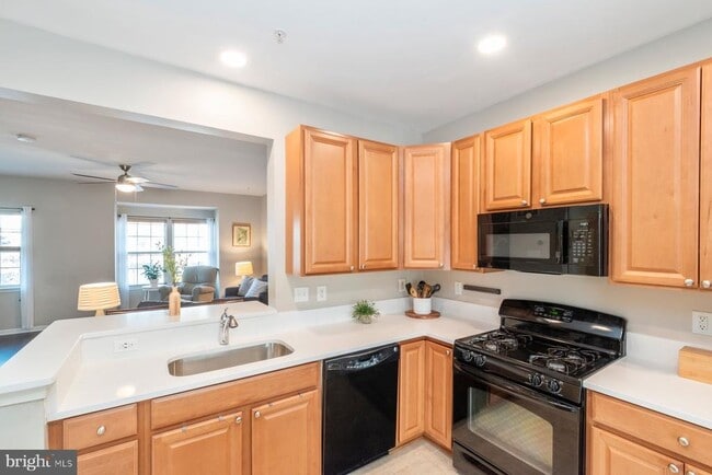 7254 Mockingbird Cir in Glen Burnie, MD - Building Photo - Building Photo