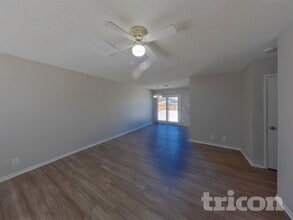 4020 Maple Hill Rd in Las Vegas, NV - Foto de edificio - Building Photo