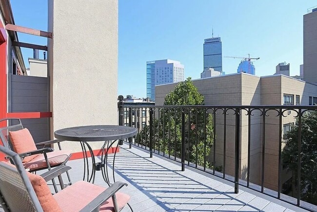 120 Norway St, Unit 19 in Boston, MA - Building Photo - Building Photo