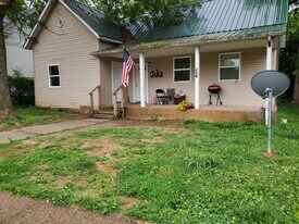 319 Woodford Ave in Bowling Green, KY - Building Photo