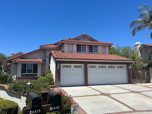 property at 20495 Vía Nopales