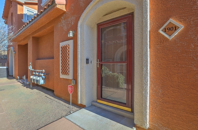 601 Menaul Blvd NE, Unit 1901 in Albuquerque, NM - Foto de edificio - Building Photo