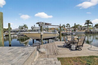 6337 Cocoa Ln in Apollo Beach, FL - Building Photo - Building Photo