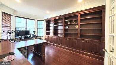 12614 Winter Wren Ct in Herndon, VA - Building Photo - Building Photo