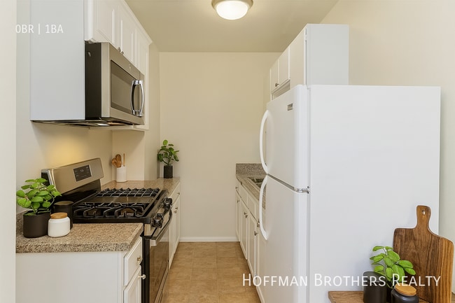 607 S Dunsmuir Ave in Los Angeles, CA - Building Photo - Building Photo