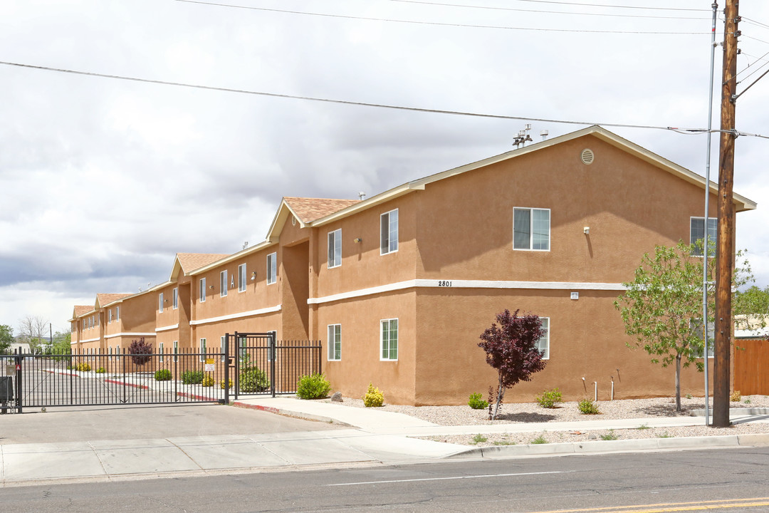 2801 12th St NW in Albuquerque, NM - Foto de edificio