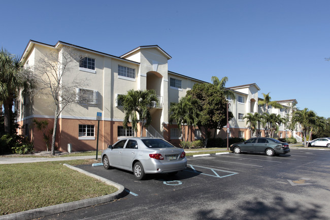 Lakewood at Emerald Hills in Hollywood, FL - Foto de edificio - Building Photo