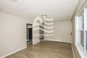 117 Miranda Rd in West Columbia, SC - Foto de edificio - Building Photo