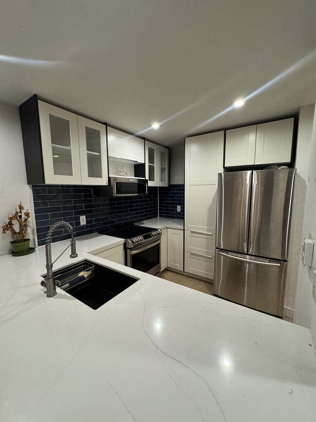 4060 Huerfano Ave, Unit 326 in San Diego, CA - Foto de edificio - Building Photo