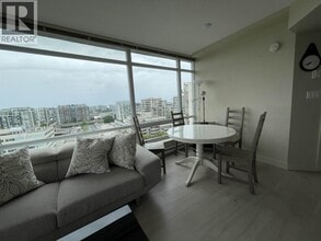 8288 Lansdowne Rd in Richmond, BC - Building Photo - Building Photo