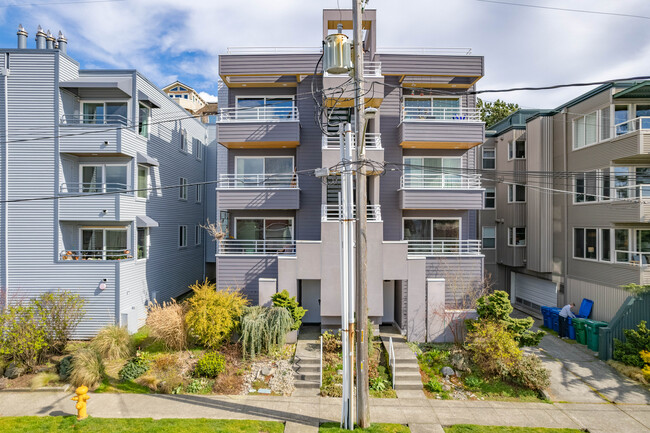 MILLER'S RETREAT CONDOMINIUM in Seattle, WA - Building Photo - Building Photo