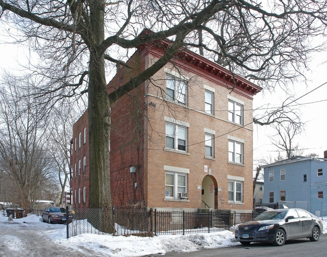 152-154 Brook St in Hartford, CT - Foto de edificio - Building Photo