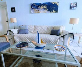 2655 Collins Ave in Miami Beach, FL - Foto de edificio - Building Photo