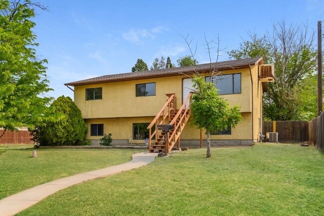 property at 603 W Routt Ave