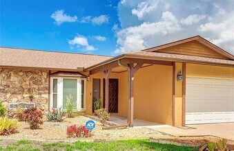 7316 Caladesia Dr in Sarasota, FL - Building Photo - Building Photo