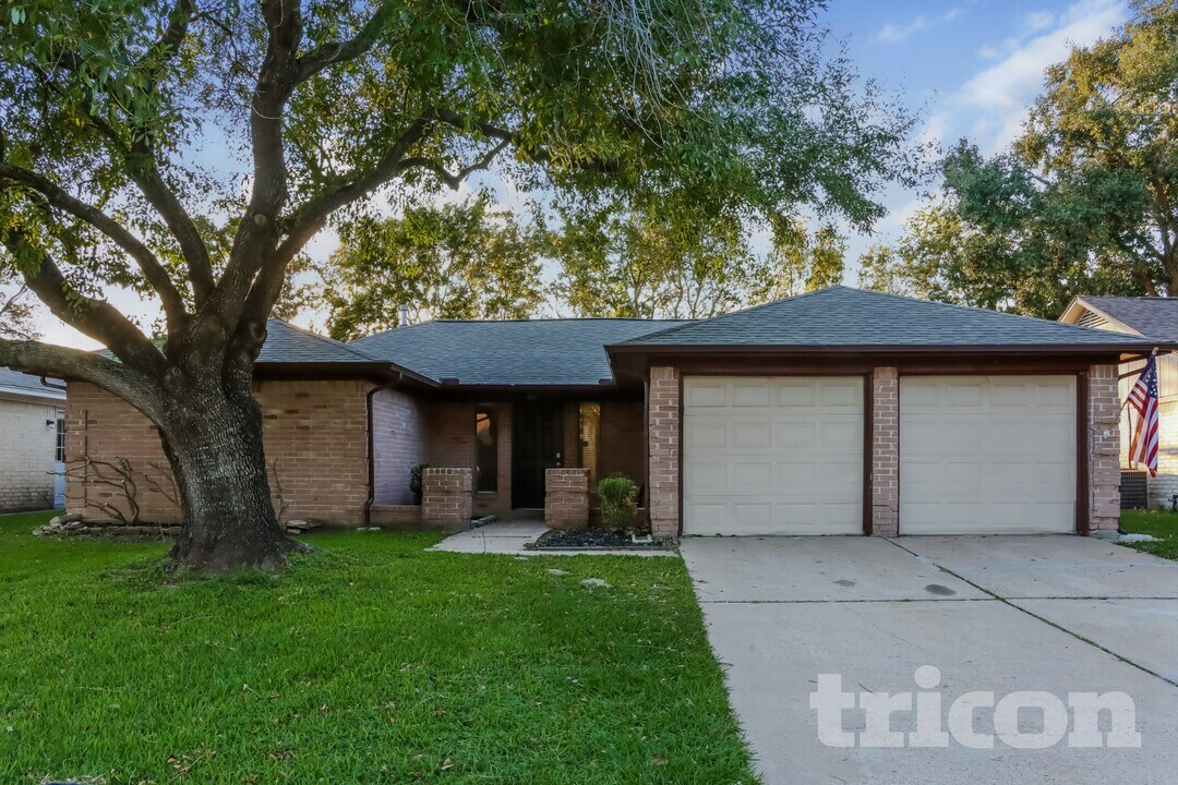 3815 Shadow Trail in Houston, TX - Building Photo