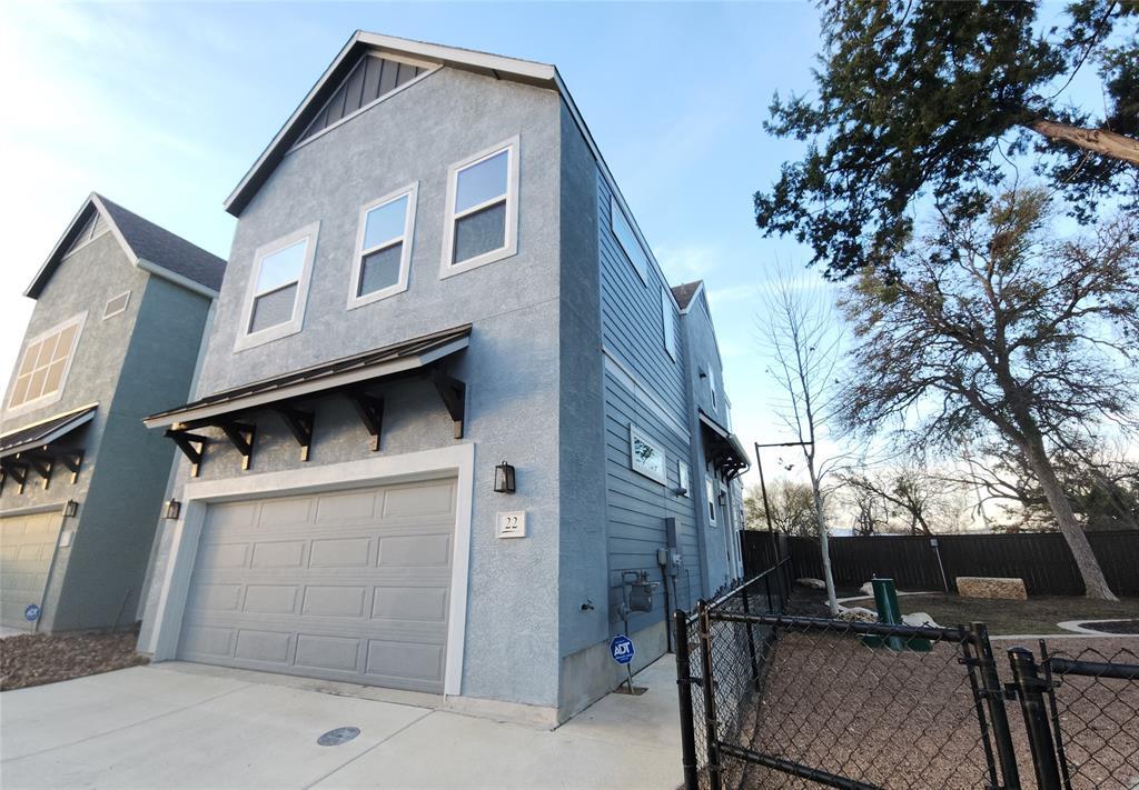 5843 Whitby Rd in San Antonio, TX - Building Photo