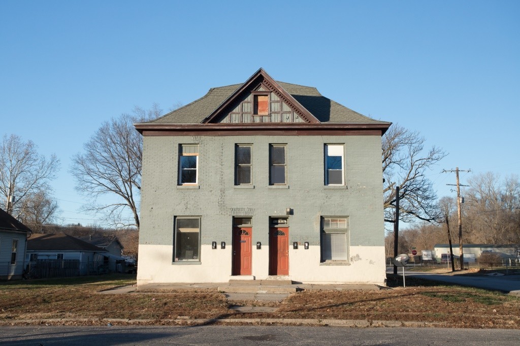 919 Grand Ave in St. Joseph, MO - Building Photo