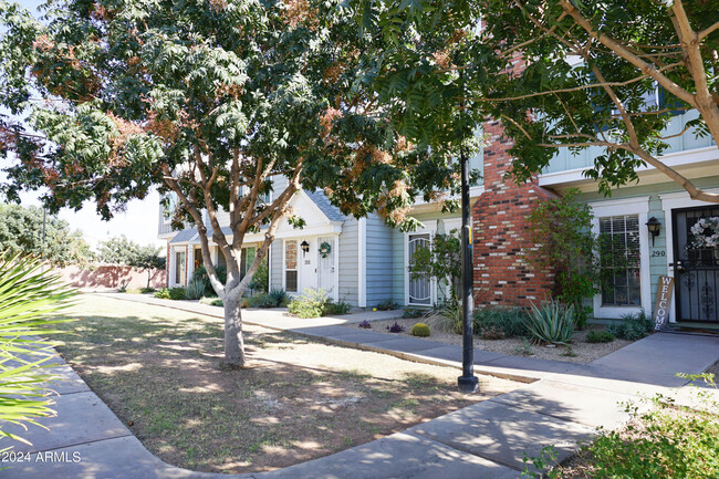 1601 N Saba St in Chandler, AZ - Foto de edificio - Building Photo