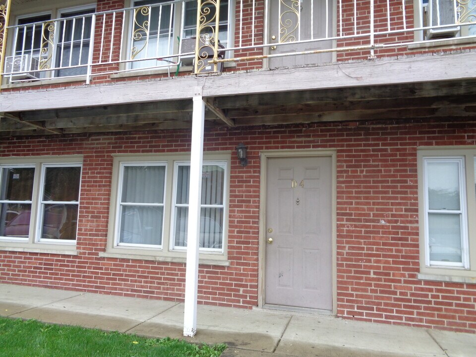 1340 N Main St in Wheaton, IL - Building Photo