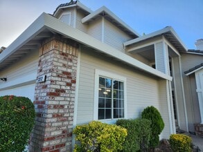 3212 Bear Creek Dr in Fairfield, CA - Foto de edificio - Building Photo
