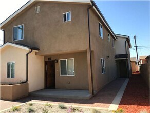 611 E 75th St in Los Angeles, CA - Building Photo - Building Photo