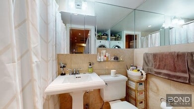 44 Avenue B in New York, NY - Building Photo - Building Photo