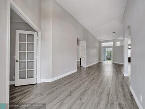 2587 Jardin Ct in Weston, FL - Building Photo - Building Photo