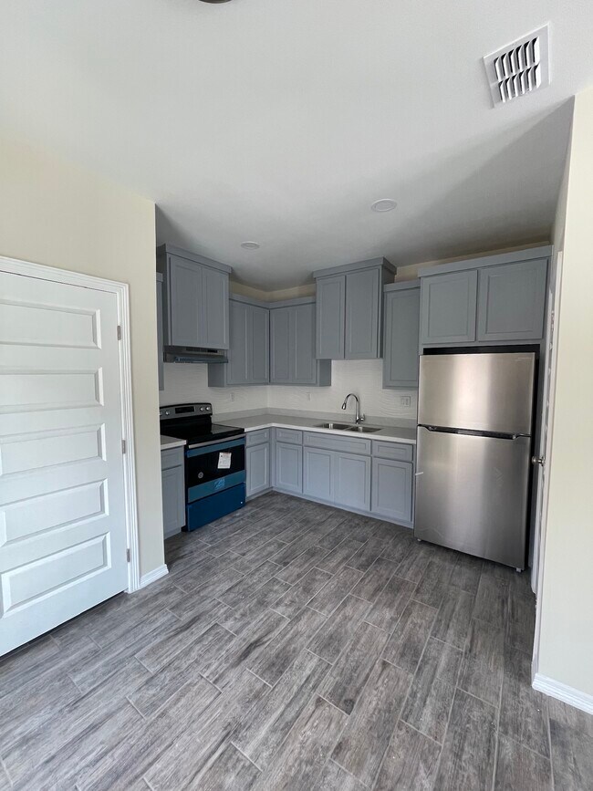 809 S Mississippi St, Unit Unit 1 in Alton, TX - Building Photo - Building Photo